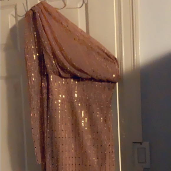 Brand New Stunning off shoulder golem dress - Picture 2 of 6